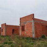 600 días sin obra pública nacional en Mar Chiquita: Milei paralizó 3 escuelas y 137 viviendas